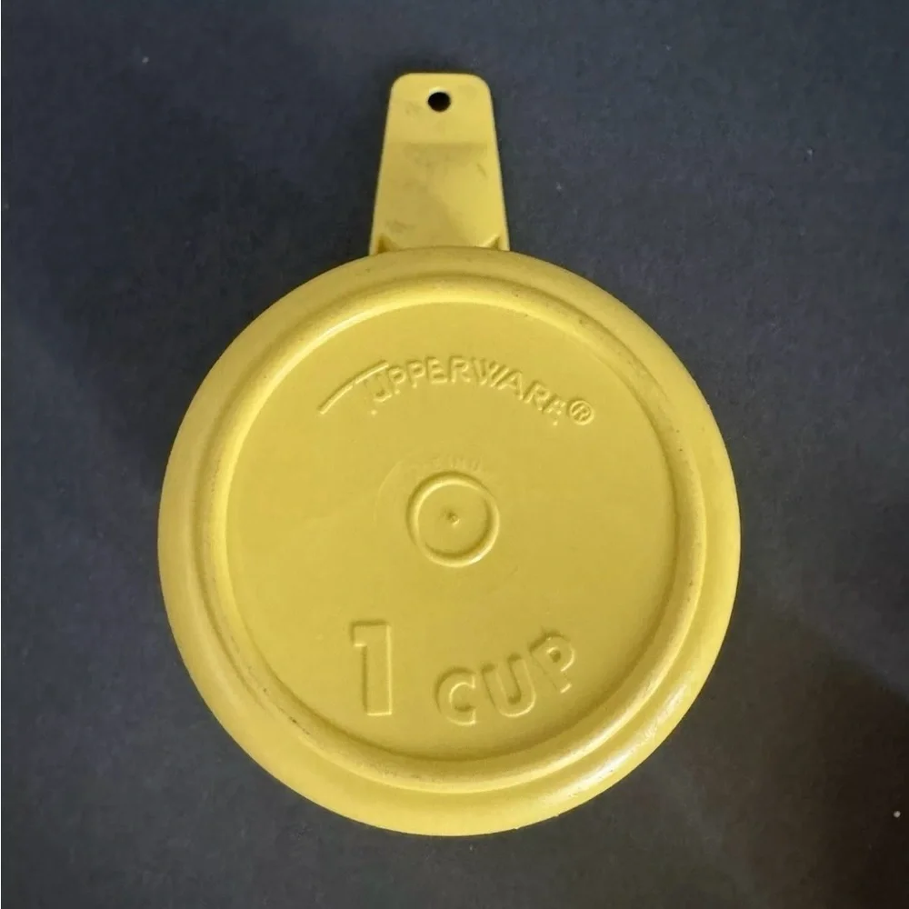 Vintage Tupperware measuring cups
